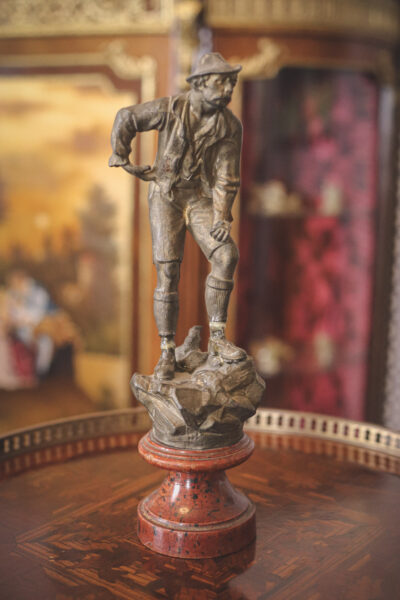 A small figurine of a man leaning forward. Was he mid-motion, posing, or resting on his knees? Maybe resting, given how pale he is… but then again, are'nt all statues pale? I don’t think so