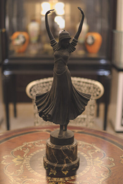 This one is clearly dancing, you can’t mistake it for someone who was once holding something that is now missing.